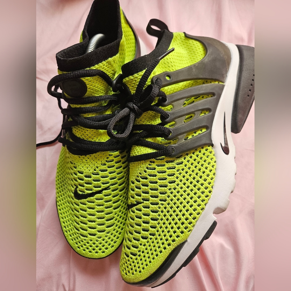 Nike Air Presto Flyknit Ultra Volt , authentic  , for men